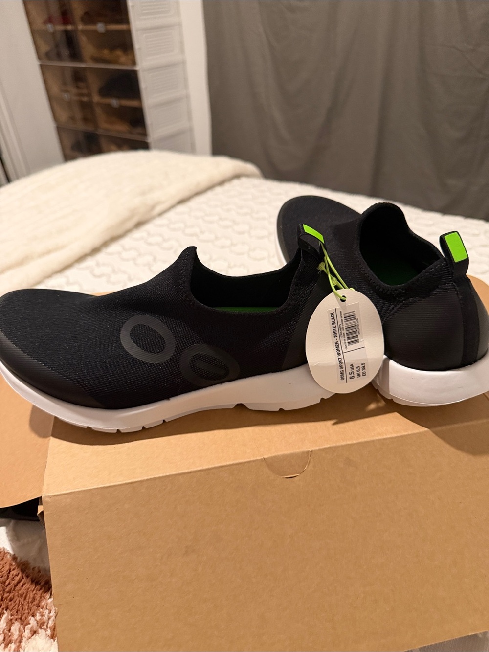 NWT OOFOS OOmg Sport Low Recovery Shoes Black White Women's Size 8.5